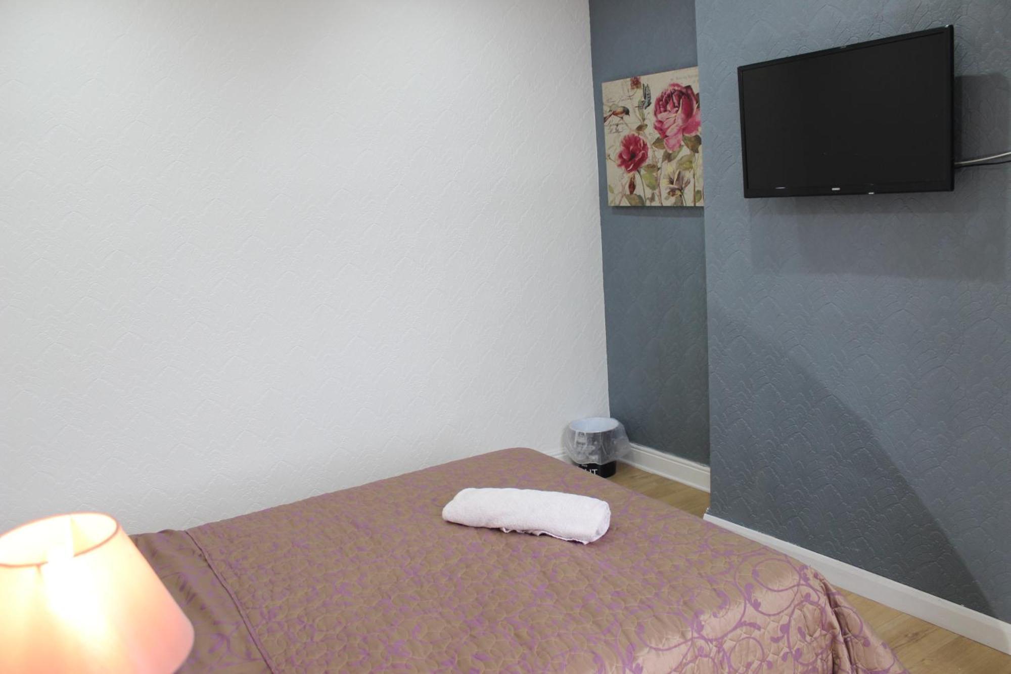 Mother-In-Law Guest House Hotel Leeds Leeds  Ngoại thất bức ảnh